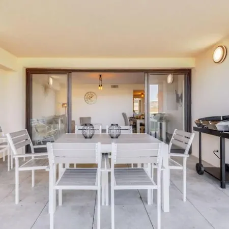 Apartment Solaneos Propose Magnifique T4 Neuf Sur Le Port Avec Piscine Chauffee