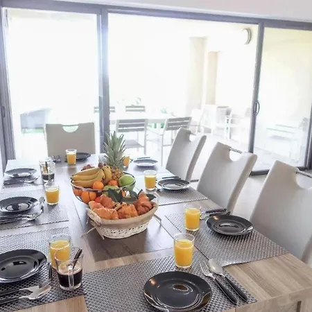 Solaneos Propose Magnifique T4 Neuf Sur Le Port Avec Piscine Chauffee *