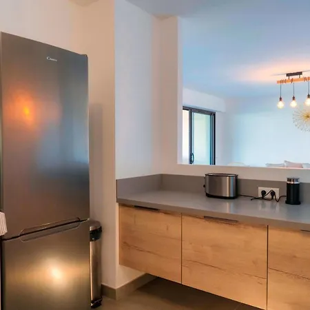 Solaneos Propose Magnifique T4 Neuf Sur Le Port Avec Piscine Chauffee Apartment