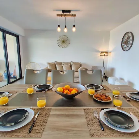 Apartment Solaneos Propose Magnifique T4 Neuf Sur Le Port Avec Piscine Chauffee