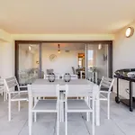 Appartement Solaneos Propose Magnifique T4 Neuf Sur Le Port Avec Piscine Chauffee