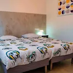 Appartement Solaneos Propose Magnifique T4 Neuf Sur Le Port Avec Piscine Chauffee