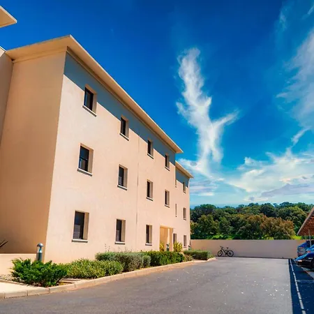 Solaneos Propose Magnifique T4 Neuf Sur Le Port Avec Piscine Chauffee