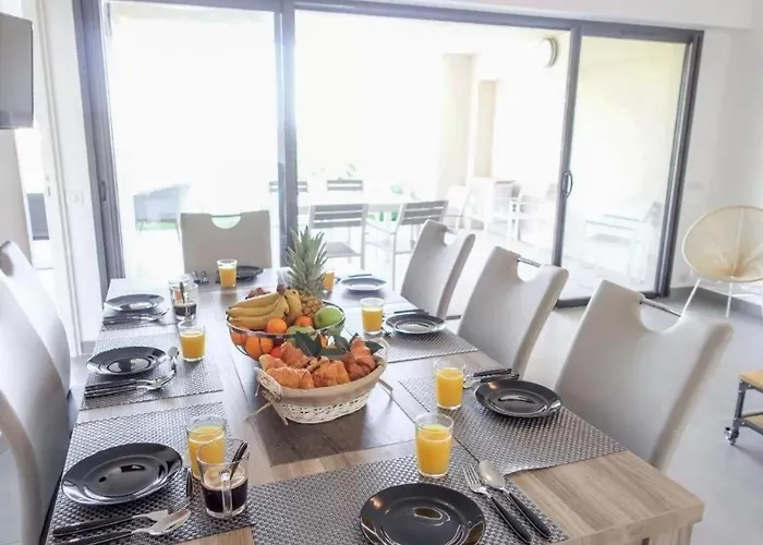 Solaneos Propose Magnifique T4 Neuf Sur Le Port Avec Piscine Chauffee *