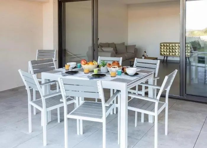 Solaneos Propose Magnifique T4 Neuf Sur Le Port Avec Piscine Chauffee ポルトヴェッキオ