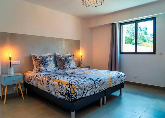 Solaneos Propose Magnifique T4 Neuf Sur Le Port Avec Piscine Chauffee アパート ポルトヴェッキオ