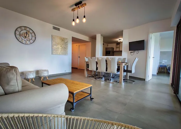 Solaneos Propose Magnifique T4 Neuf Sur Le Port Avec Piscine Chauffee アパート ポルトヴェッキオ