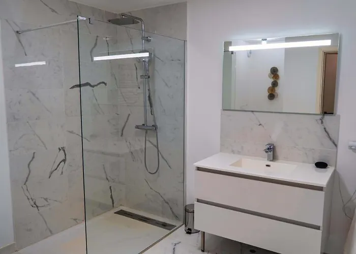 Solaneos Propose Magnifique T4 Neuf Sur Le Port Avec Piscine Chauffee Apartment